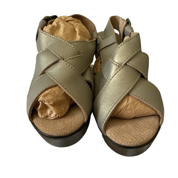 Sbicca New Gold Daytona Wedge Sandal size 10 - Picture 2 of 4